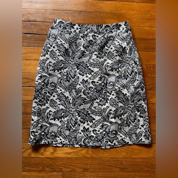 Van Huesen studio women’s size 2 black and cream lace lookalike pencil skirt - Picture 1 of 9